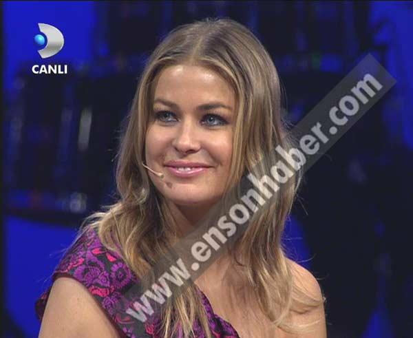 Carmen Electra Beyaz Şov'da