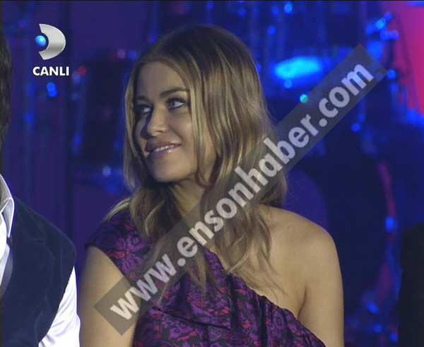 Carmen Electra Beyaz Şov'da