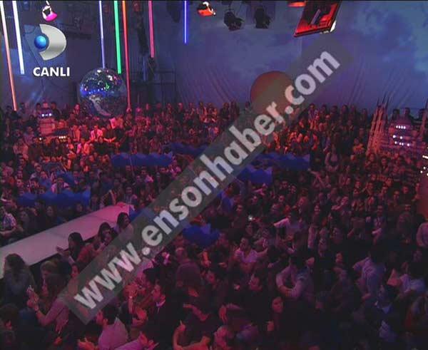 Carmen Electra Beyaz Şov'da