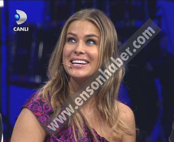 Carmen Electra Beyaz Şov'da