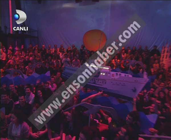 Carmen Electra Beyaz Şov'da