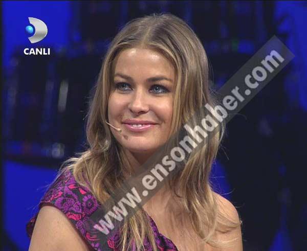 Carmen Electra Beyaz Şov'da