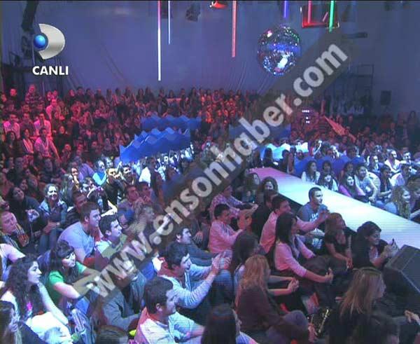 Carmen Electra Beyaz Şov'da