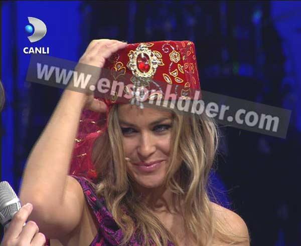 Carmen Electra Beyaz Şov'da