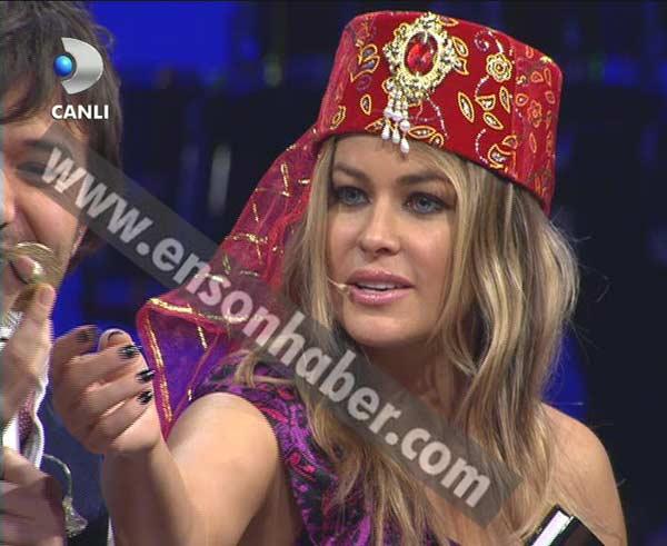 Carmen Electra Beyaz Şov'da