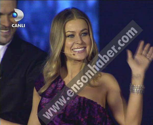 Carmen Electra Beyaz Şov'da