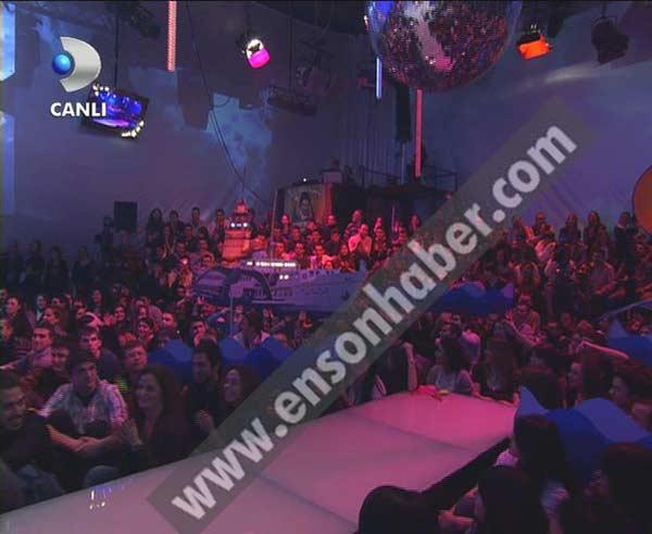 Carmen Electra Beyaz Şov'da