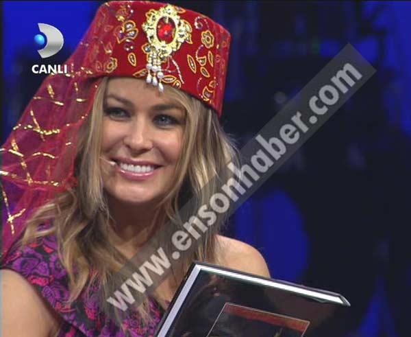 Carmen Electra Beyaz Şov'da