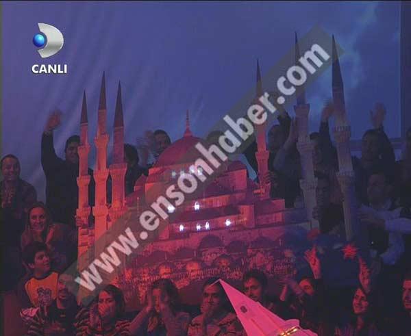 Carmen Electra Beyaz Şov'da