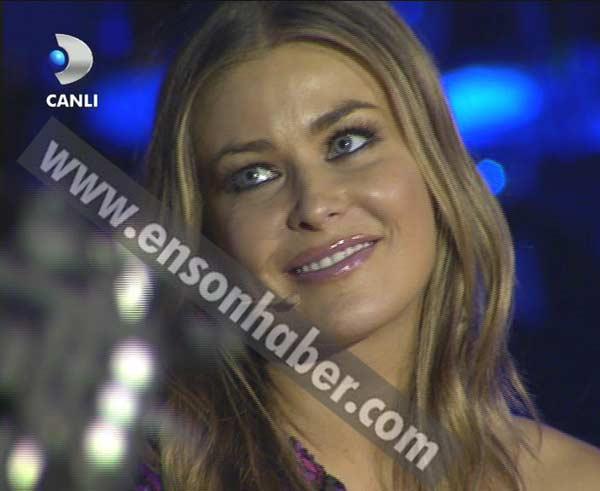 Carmen Electra Beyaz Şov'da