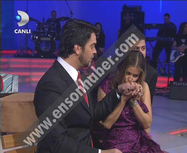 Carmen Electra Beyaz Şov'da