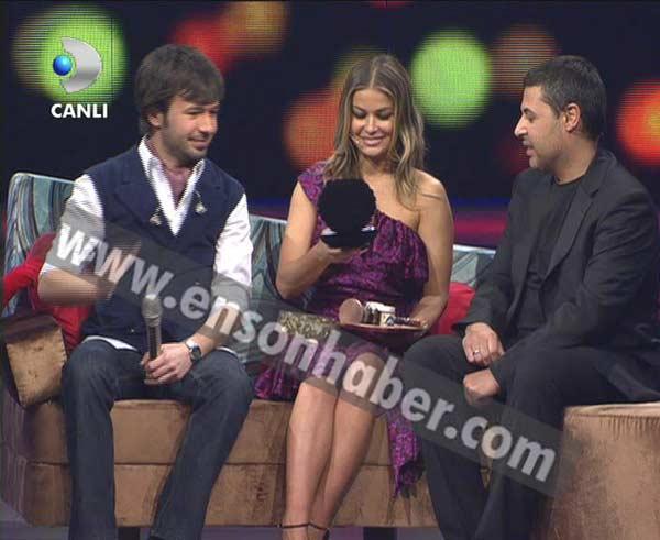 Carmen Electra Beyaz Şov'da