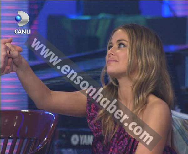 Carmen Electra Beyaz Şov'da