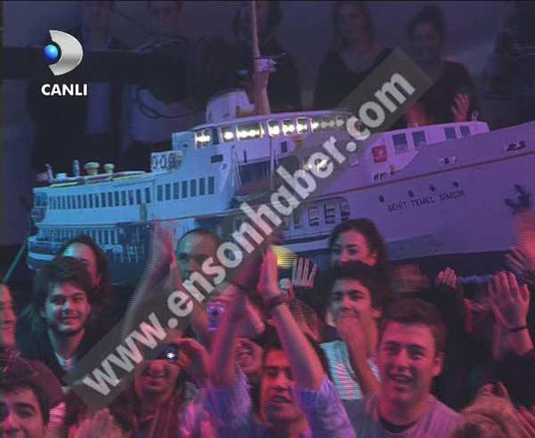 Carmen Electra Beyaz Şov'da