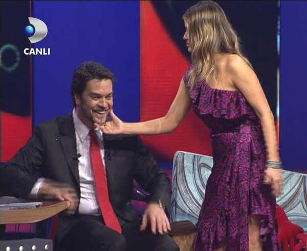 Carmen Electra Beyaz Şov'da