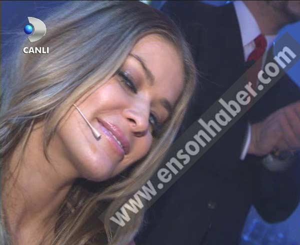 Carmen Electra Beyaz Şov'da