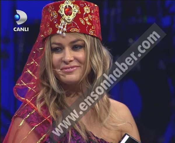 Carmen Electra Beyaz Şov'da