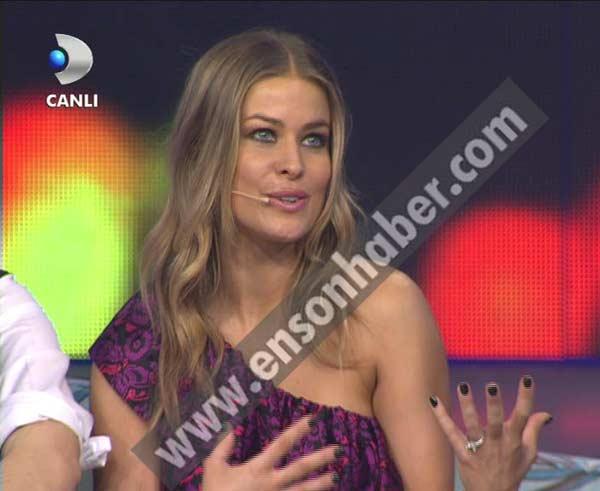 Carmen Electra Beyaz Şov'da