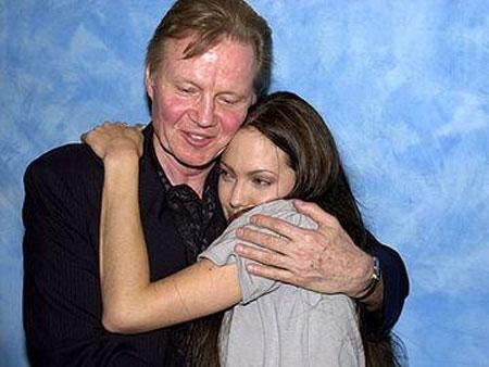 Angelina ve ailesi - Resim 1