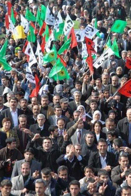 Diyarbakır'da olaylı yürüyüş