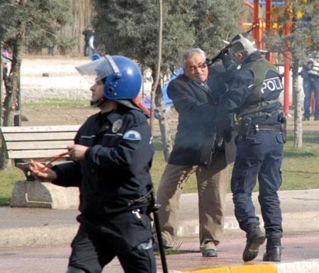 Diyarbakır'da olaylı yürüyüş