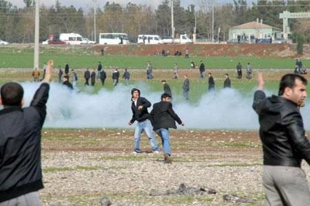 Diyarbakır'da olaylı yürüyüş