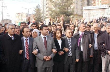 Diyarbakır'da olaylı yürüyüş