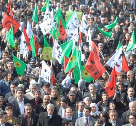 Diyarbakır'da olaylı yürüyüş