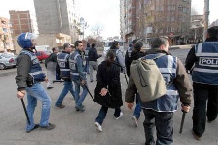 Diyarbakır'da olaylı yürüyüş