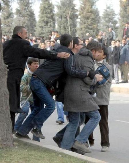 Diyarbakır'da olaylı yürüyüş