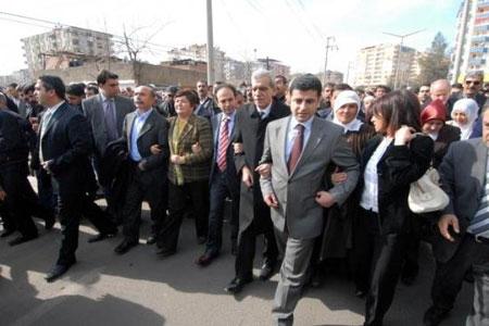 Diyarbakır'da olaylı yürüyüş