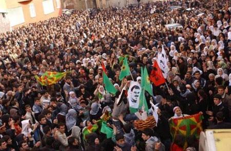 Diyarbakır'da olaylı yürüyüş