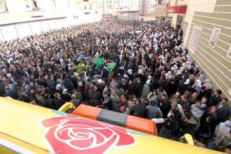 Diyarbakır'da olaylı yürüyüş