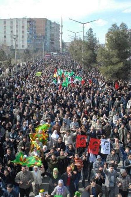 Diyarbakır'da olaylı yürüyüş