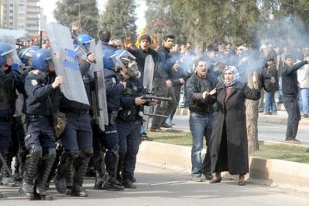 Diyarbakır'da olaylı yürüyüş