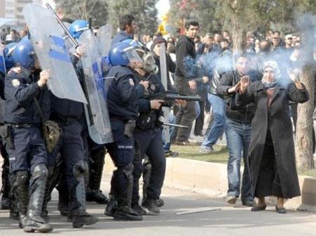 Diyarbakır'da olaylı yürüyüş