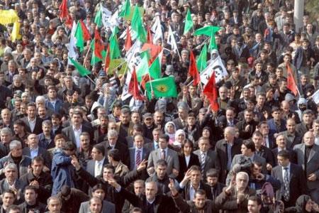 Diyarbakır'da olaylı yürüyüş