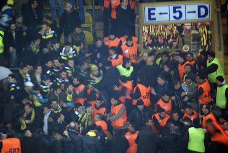 Fener stadında futbol terörü - Resim 18