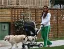 Pınar Altuğ'un Su bebekle park keyfi - Resim 16
