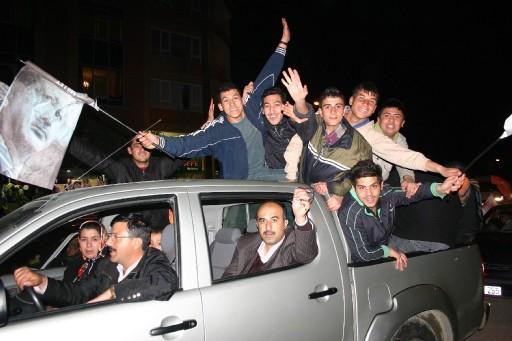 Seçim sevinci - Resim 81
