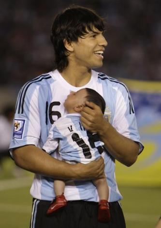 Maradona ve ailesi - Resim 10