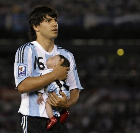 Maradona ve ailesi - Resim 11