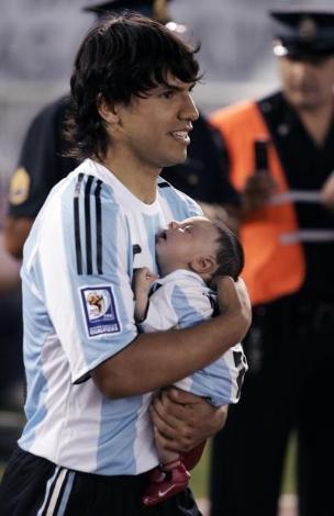 Maradona ve ailesi - Resim 21