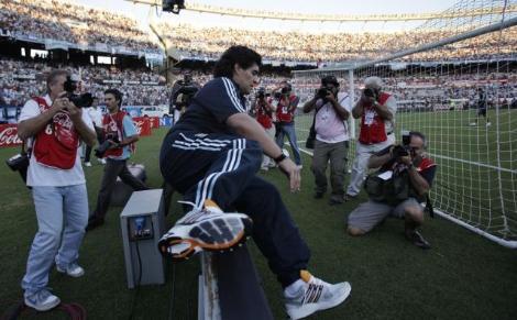 Maradona ve ailesi - Resim 1