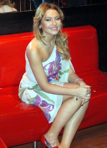 Hadise İspanya'yı da DÜM TEK'ledi - Resim 1