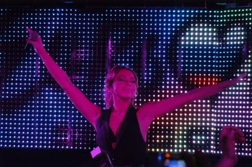 Hadise İspanya'yı da DÜM TEK'ledi - Resim 4