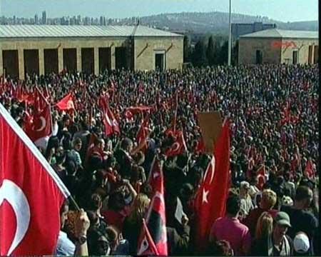 Anıtkabir'de Ergenekon protestosu