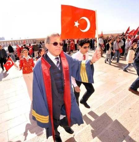 Anıtkabir'de Ergenekon protestosu