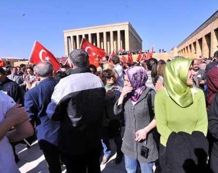 Anıtkabir'de Ergenekon protestosu
