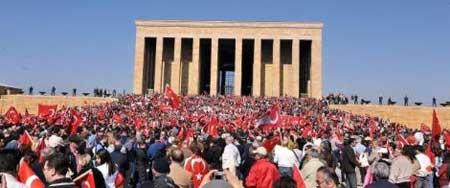 Anıtkabir'de Ergenekon protestosu